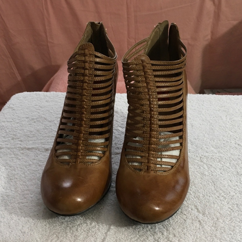 Elegant Tan Strappy Heeled Boots